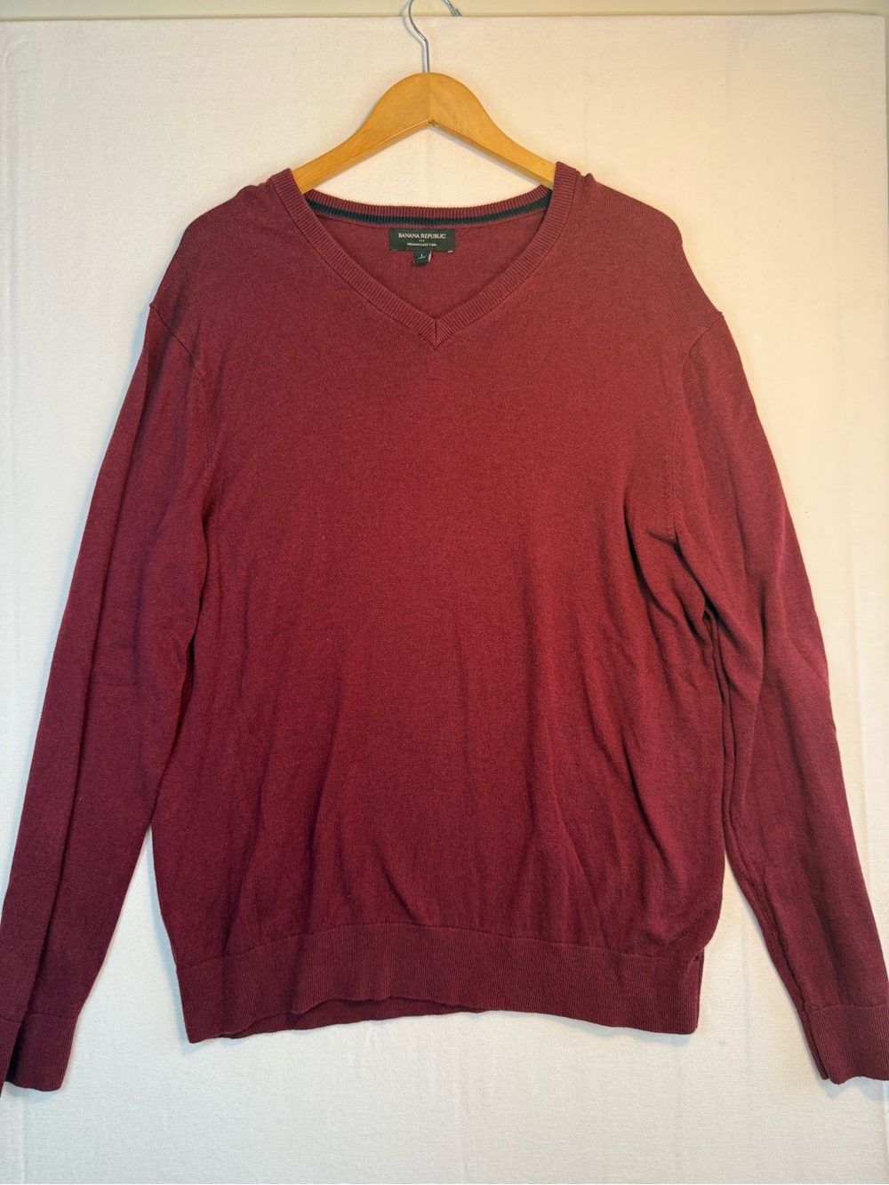 Banana Republic Men's V-Neck Sweater - Wine